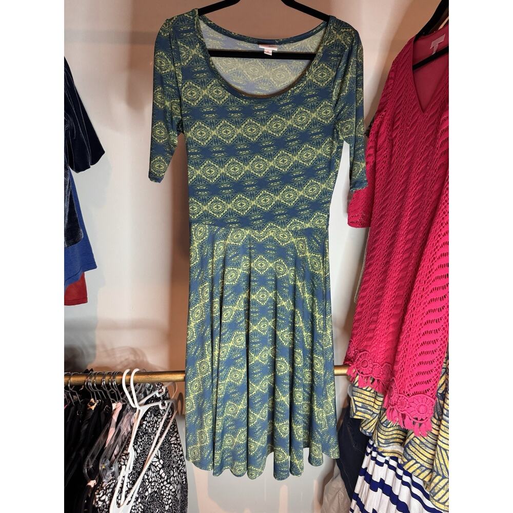 LuLaRoe Green Fit And Flare Dress‎ With 1/4 Length Sleeves Comfortable! Size M